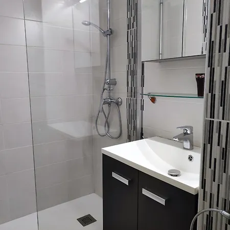Apartman 3 Pieces Avec Climatisation, Piscine Et Parking Prive A 500m Des Plages - Fr-1-776-128 *