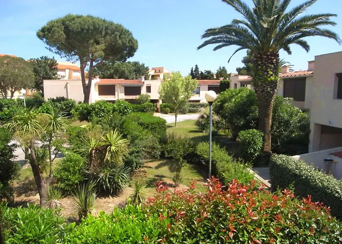 3 Pieces Avec Climatisation, Piscine Et Parking Prive A 500m Des Plages - Fr-1-776-128 *