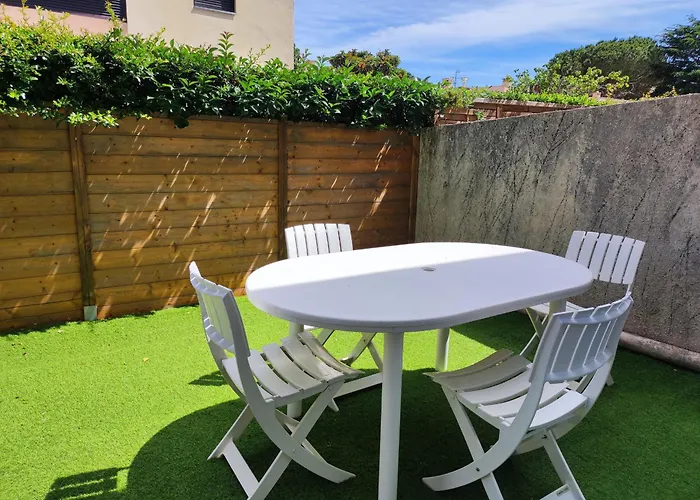 3 Pieces Avec Climatisation, Piscine Et Parking Prive A 500m Des Plages - Fr-1-776-128 아파트